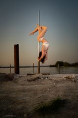 pole dance outdoor 04