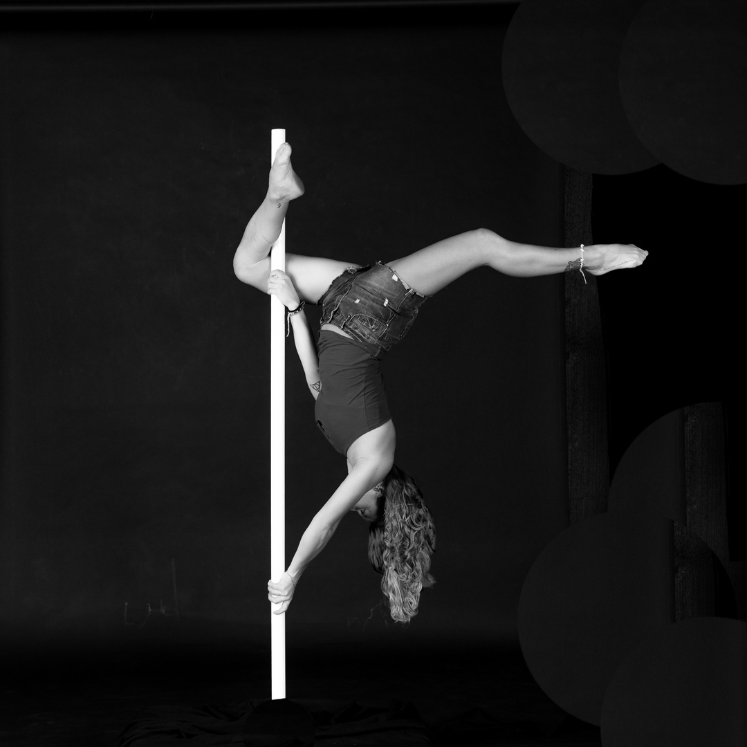 Poledance / Nina in Aktion 2