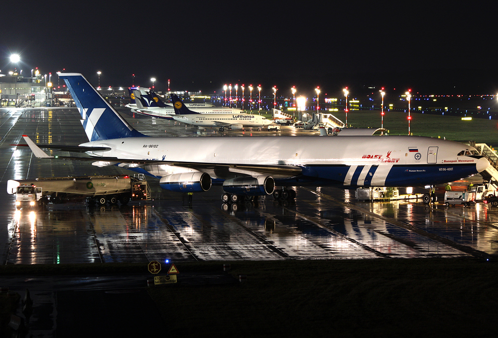 Polet Flight Ilyushin Il-96-400T RA-96102