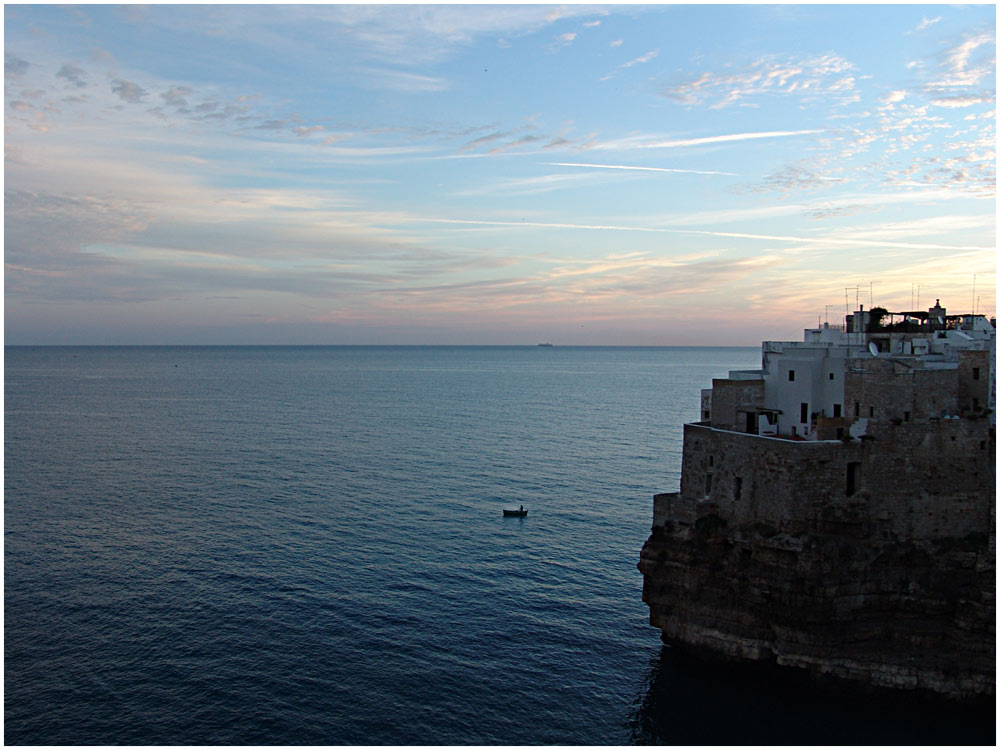 Polignano a Mare, südlich von Bari um 5.59Uhr Terrassenausblick :)