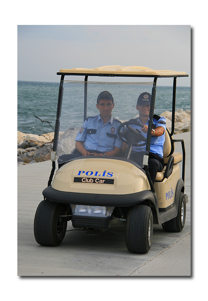 Polis Club Car