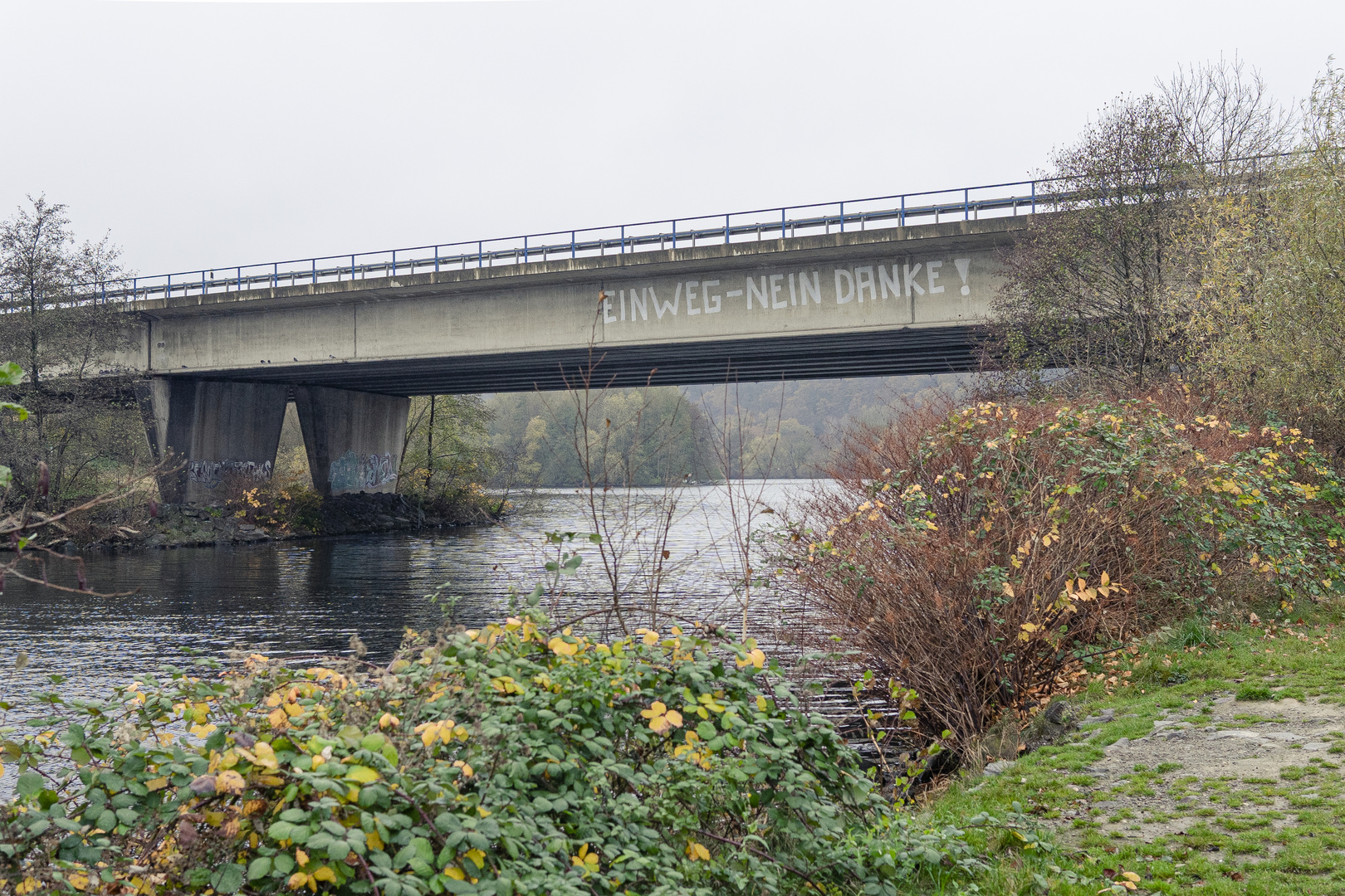 Politische Botschaft im Herbst