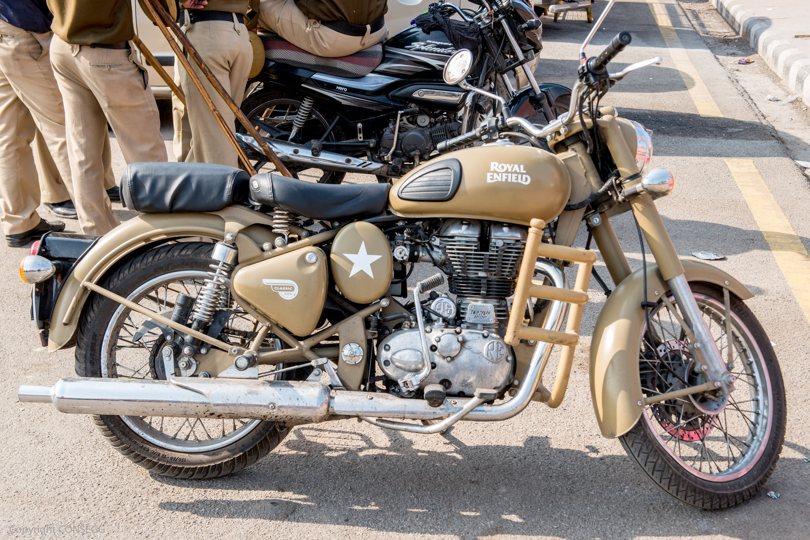 Polizei Delhi fährt Royal Enfield