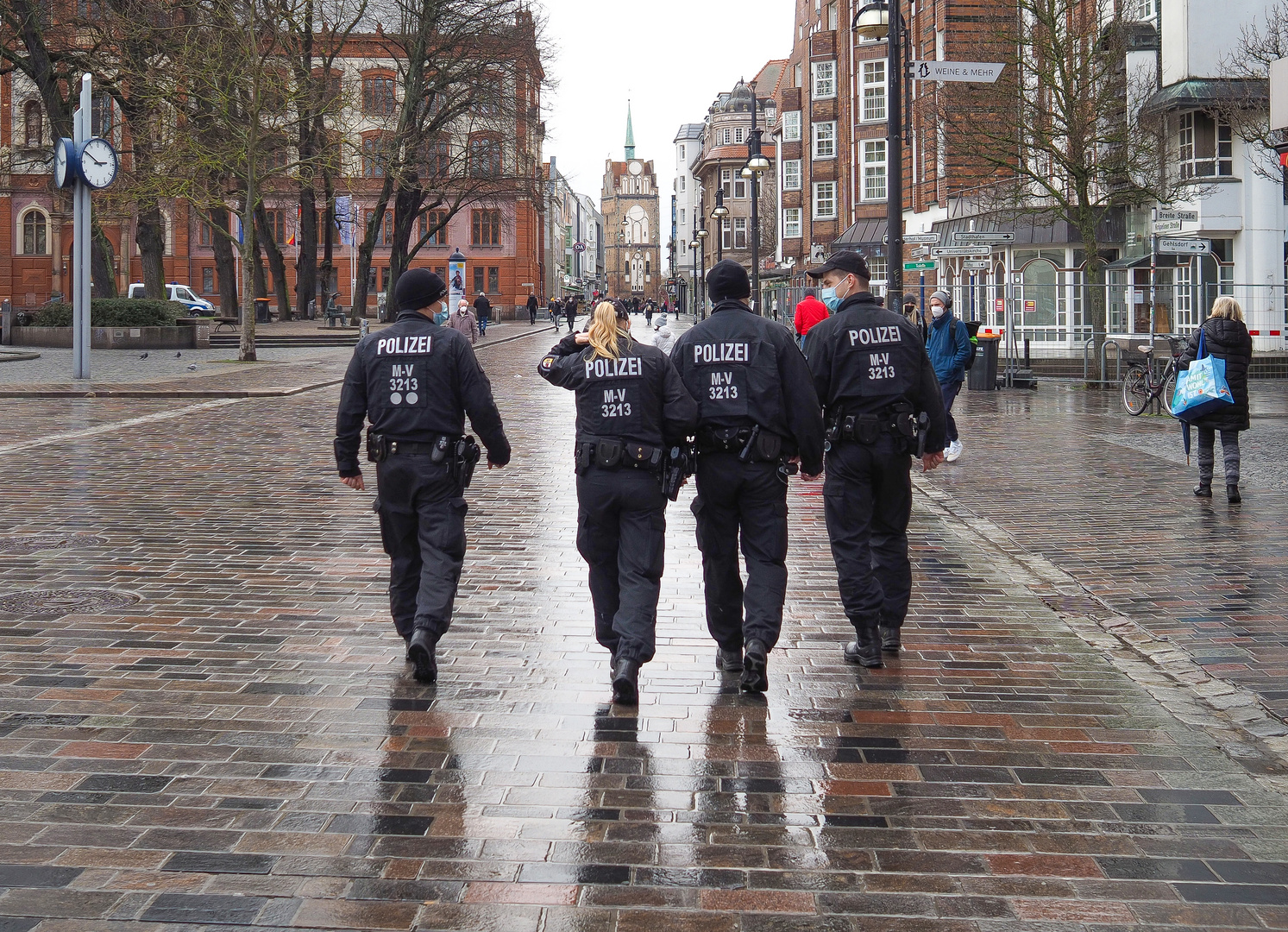 Polizei kontrolliert Einhaltung der Corona-Regeln in Rostock