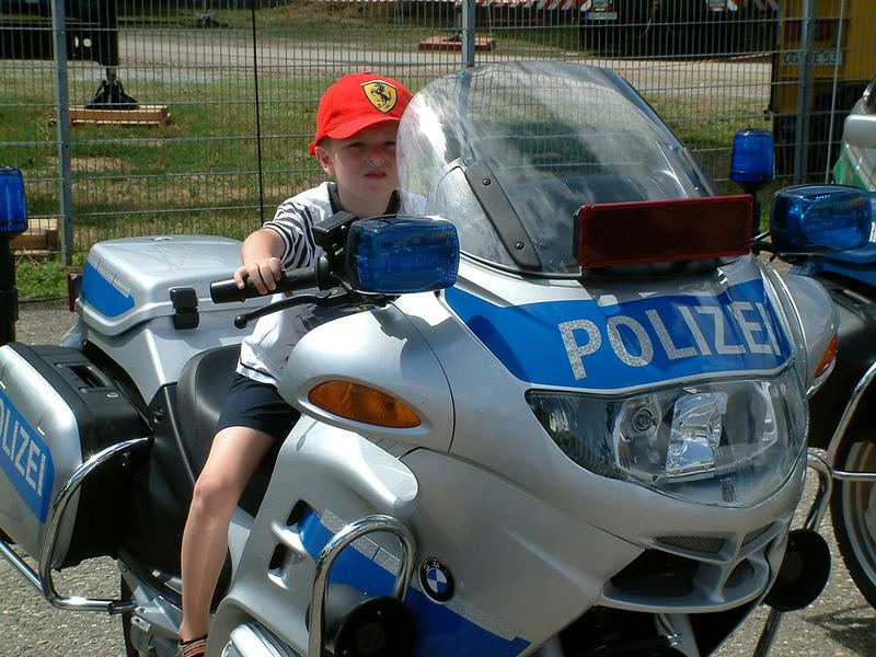 ... POLIZEI moped ...