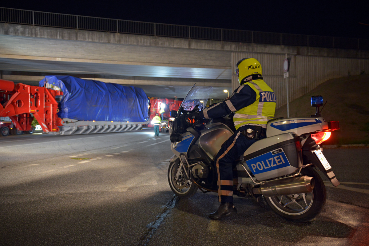 Polizei Schwertransport