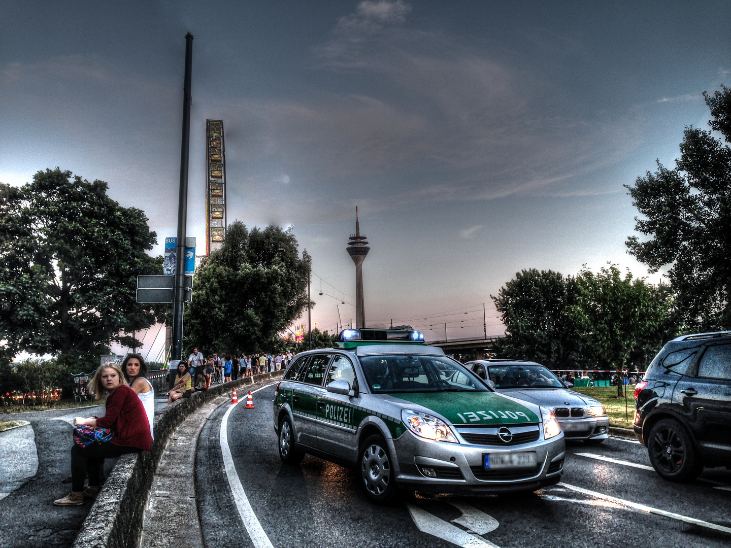 Polizeiabsperrung auf der Rheinkirmes HDR