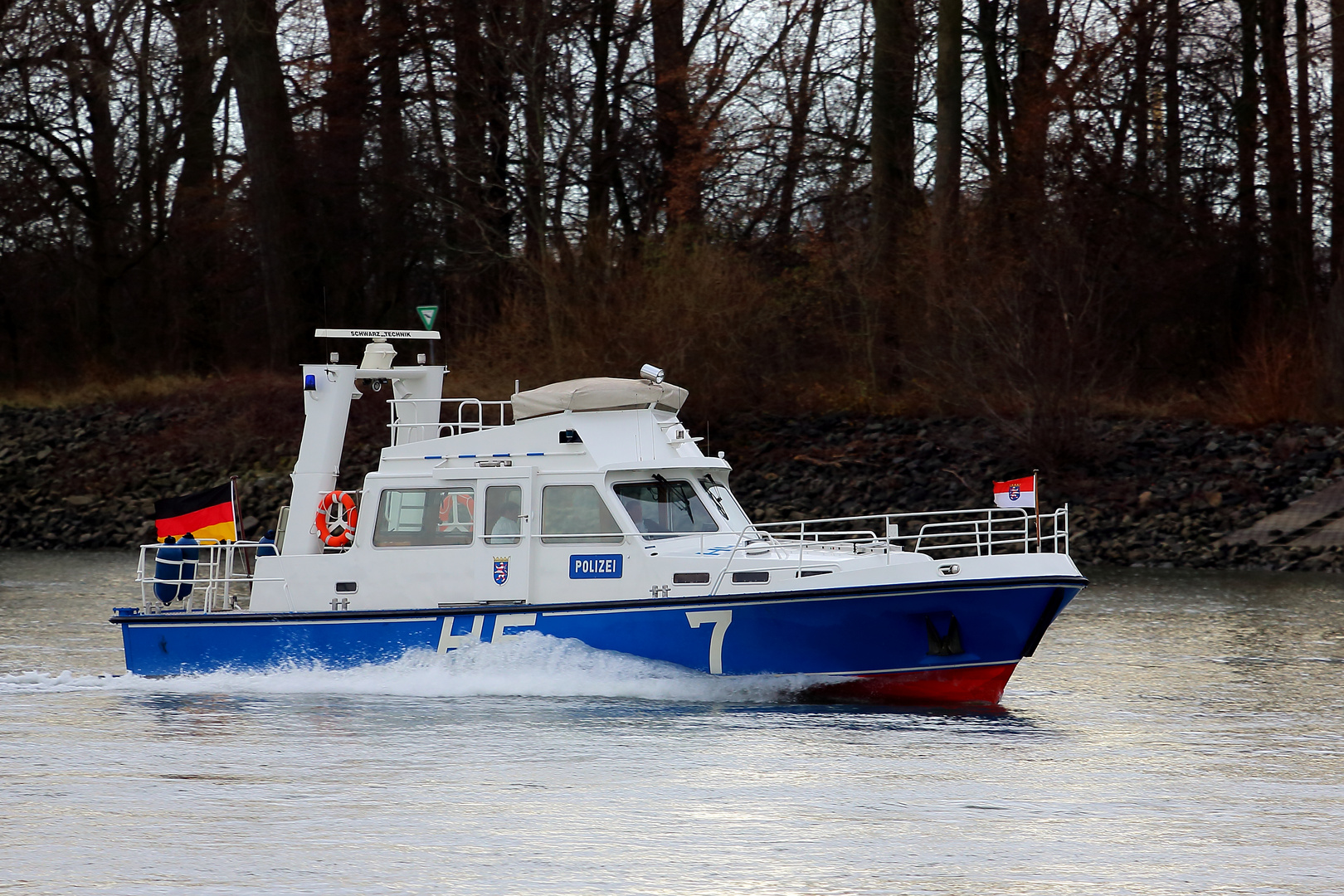 Polizeiboot auf dem Rhein (I)