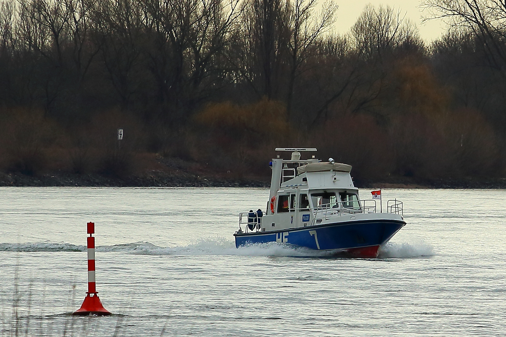 Polizeiboot auf dem Rhein (II)