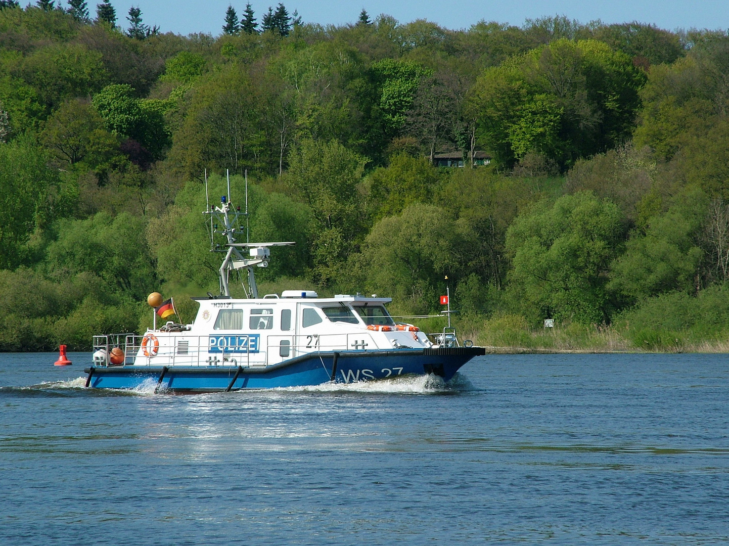 Polizeiboot auf der Elbe