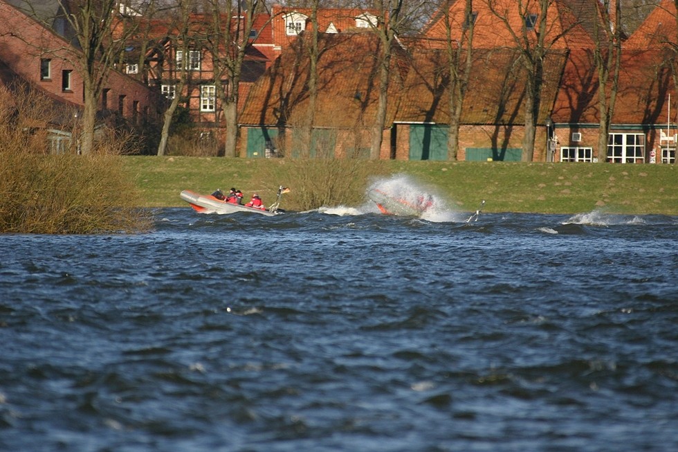 Polizeiboote auf der Elbe