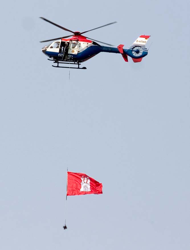 Polizeiheli zum Hafengeburstag