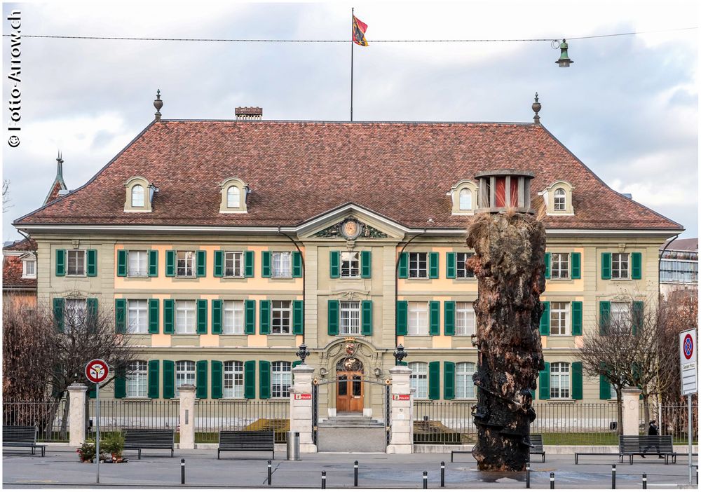 Polizeikaserne Bern... mit Meret-Oppenheim-Brunnen