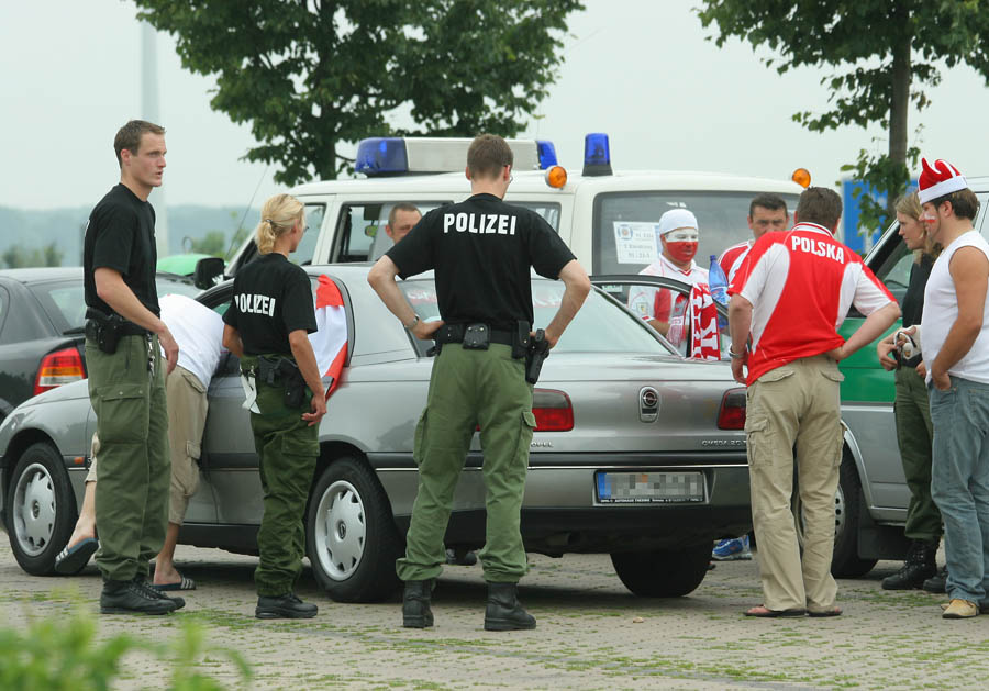 Polizeikontrolle vor WM-Spiel in Hannover - A2