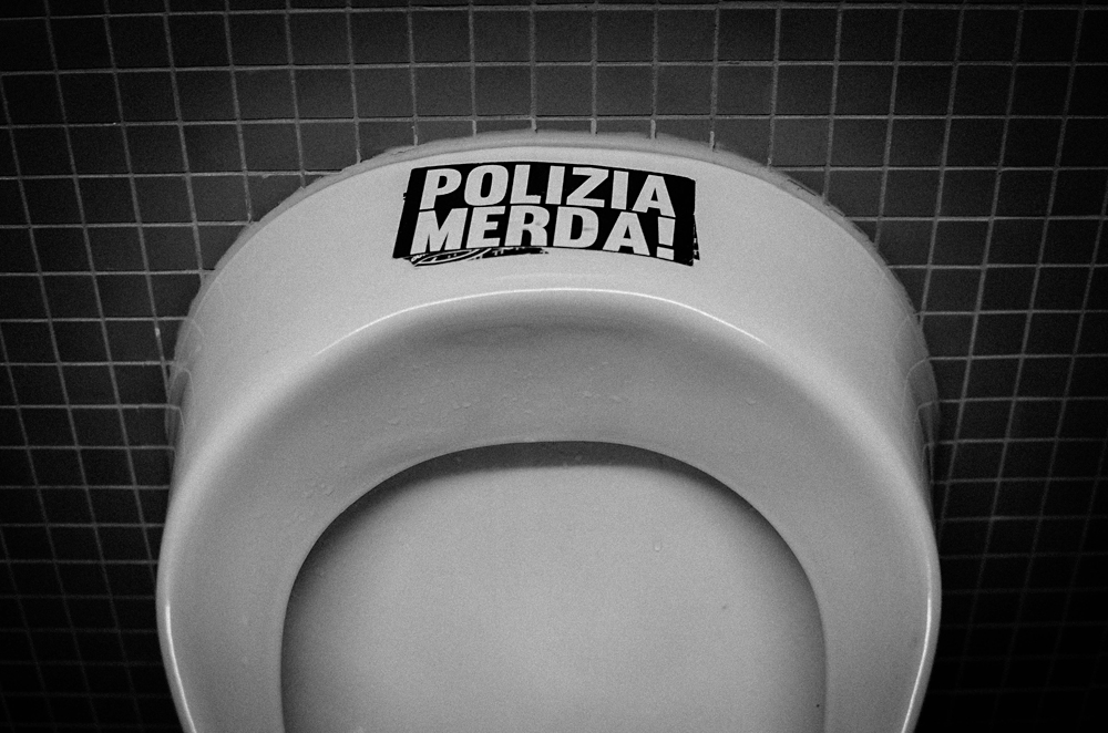 Polizia Merda!