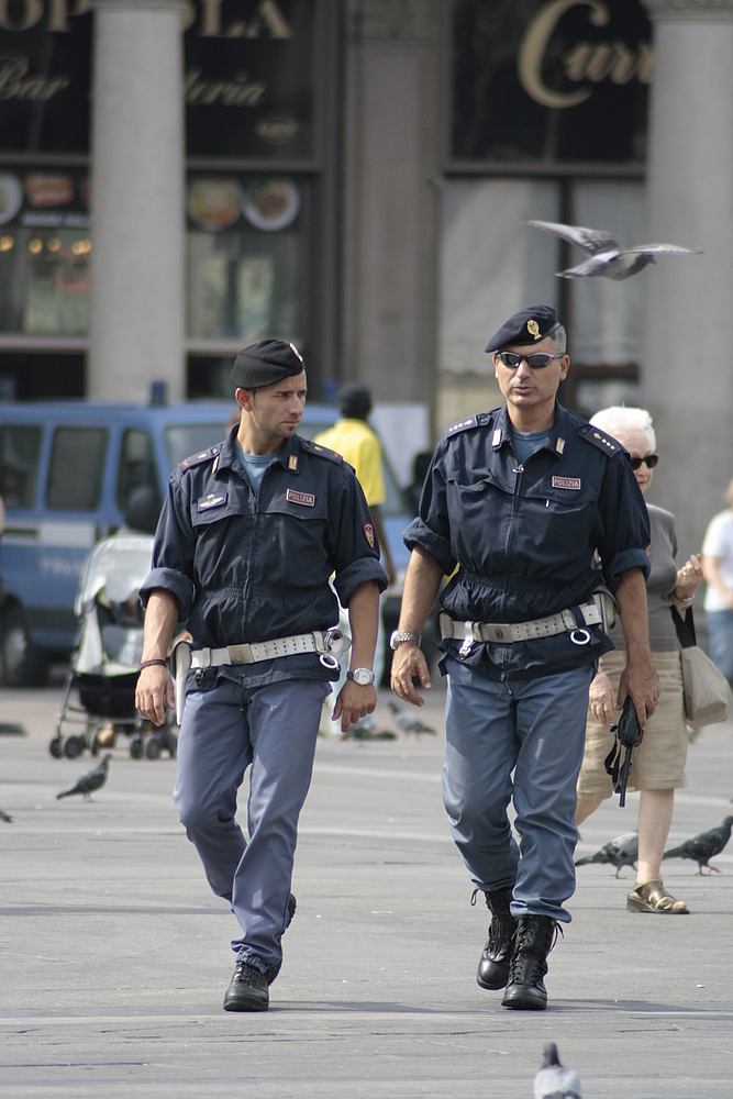 POLIZIA _ MILANO