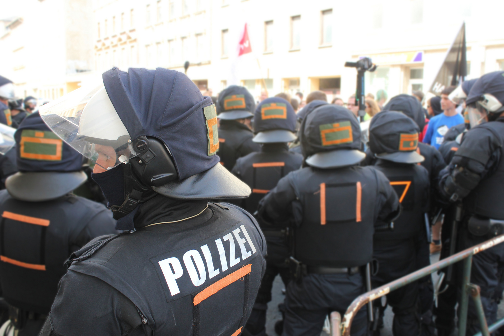 Polizist und Blockade