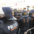 Polizist und Blockade