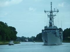 Polnische Fregatte Gen. K. Pulaski auf dem Nord-Ostsee-Kanal