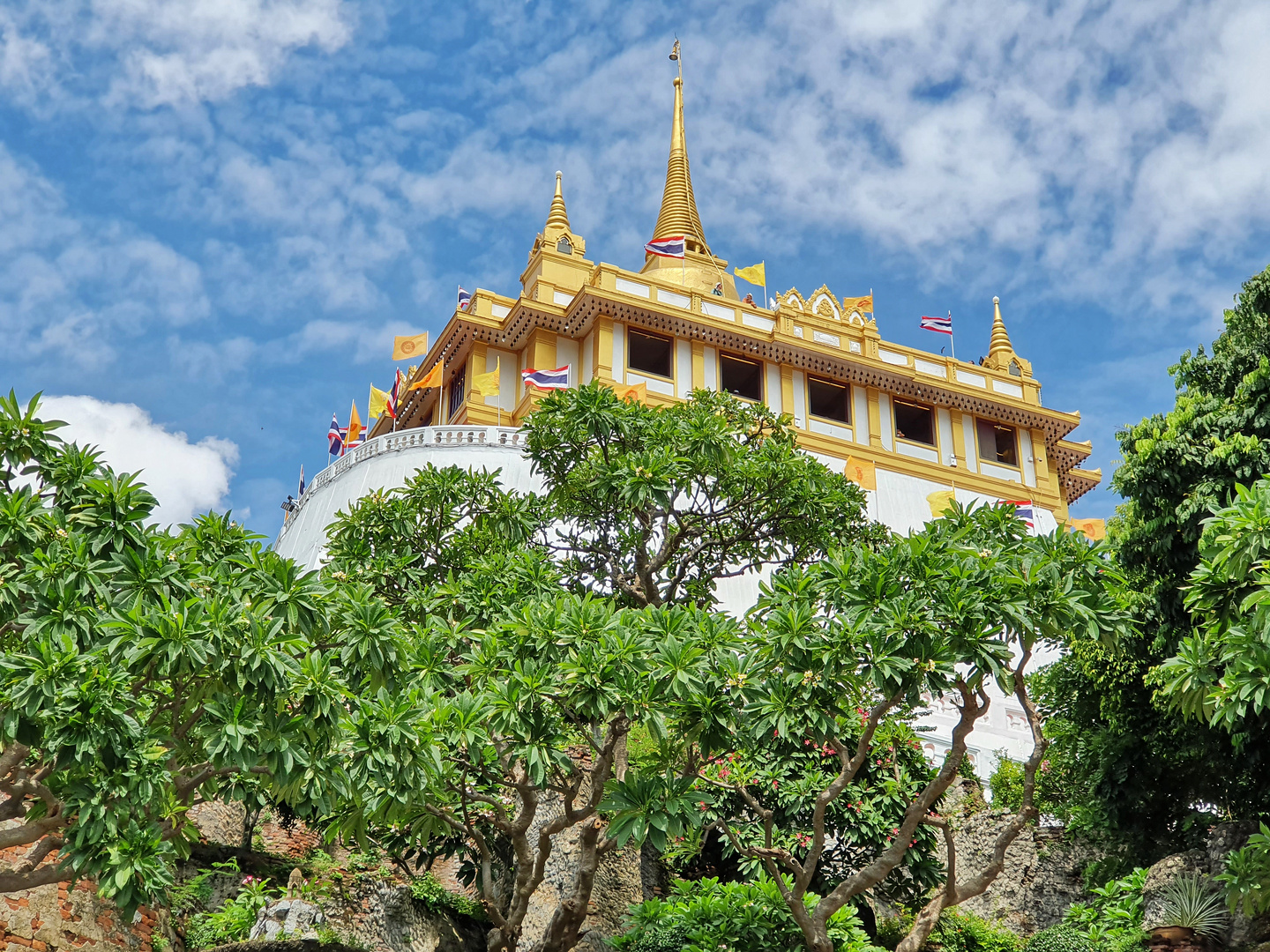 Pom Prap Sattru Phai - Wat Saket (1) Golden Mount