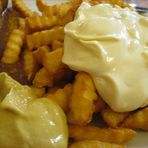 Pommes mit Mayo