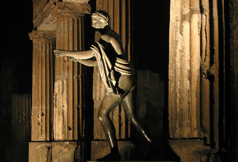 Pompeji: Apollo bei Nacht