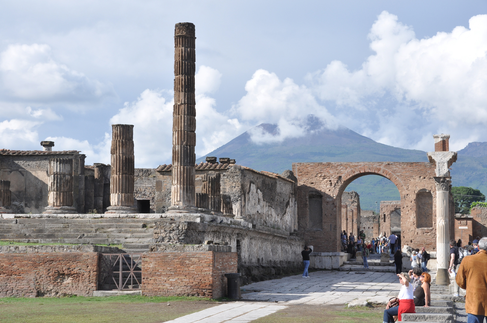 Pompeji: Jupitertempel und Vesuv