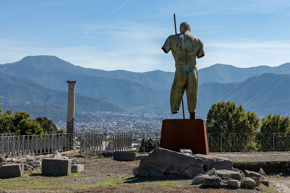 Pompeji Statue des Daedalus von Mitoraj Foto & Bild | europe, italy,  vatican city, s marino, italy Bilder auf fotocommunity