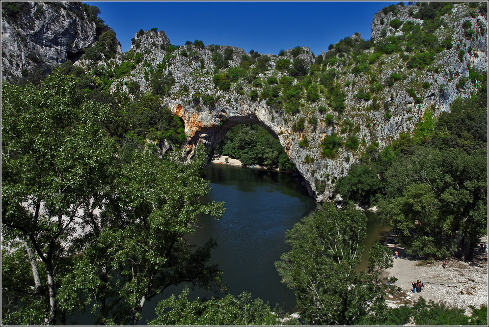 * Pont- d' Arc *