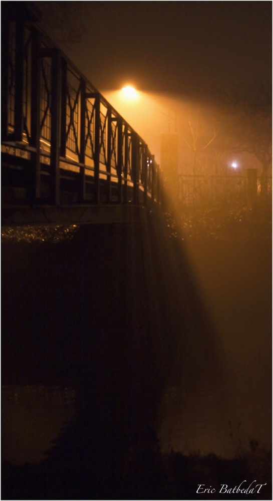 Pont dans le Brouillard