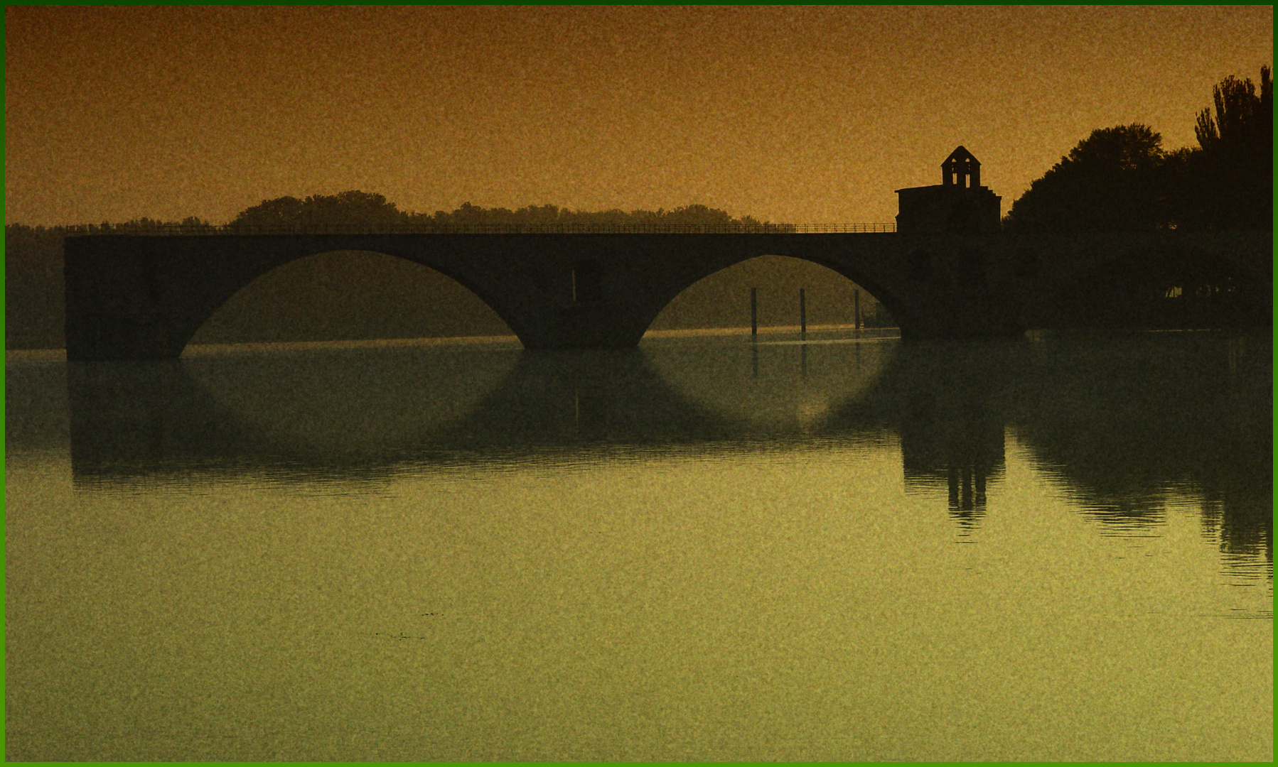 Pont  d'Avignon à l'aube