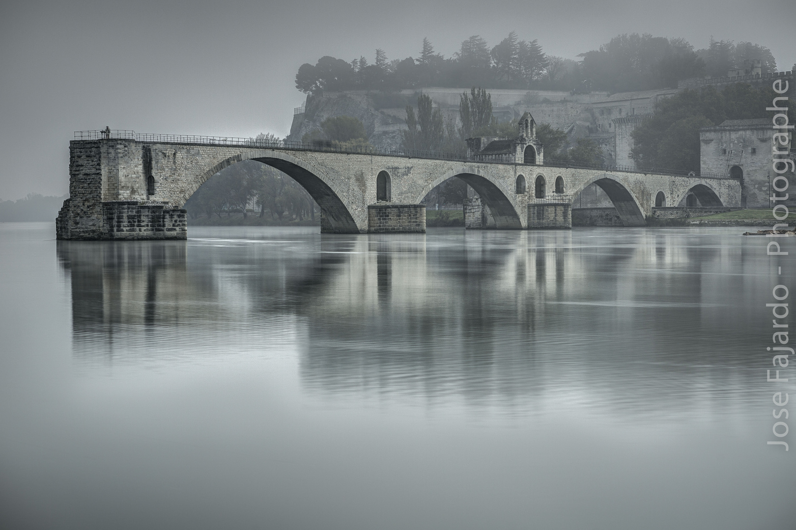 Pont d'Avignon sous la brume