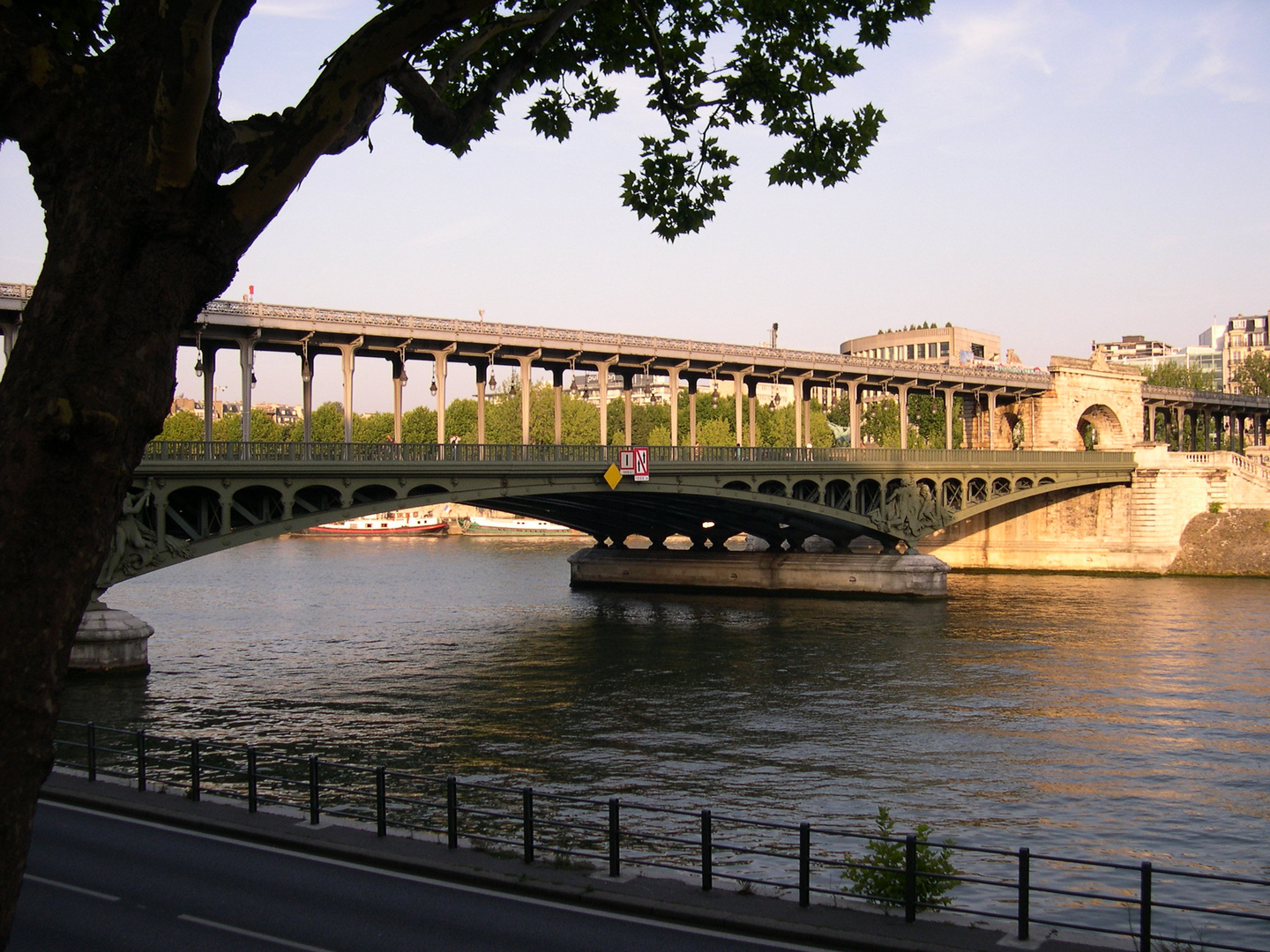 Pont de Bir Hakeim à Paris