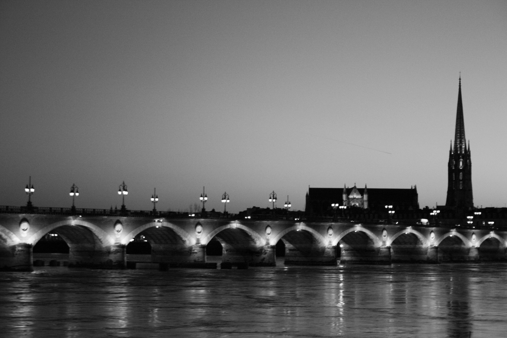 Pont de Bordeaux un soir de décembre