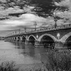 Pont de brique rouge à Bordeaux