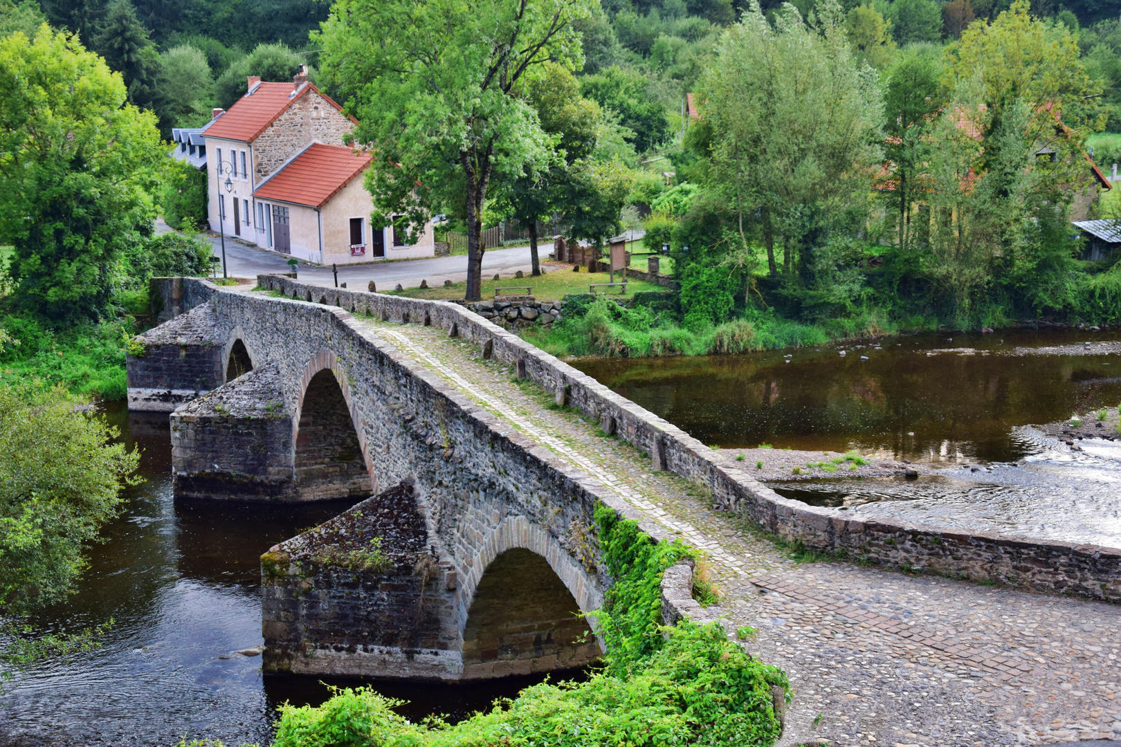 Pont de Menat über die Sioule