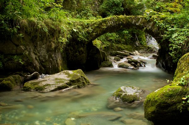 Pont de pierre à Megève en Haute Savoie