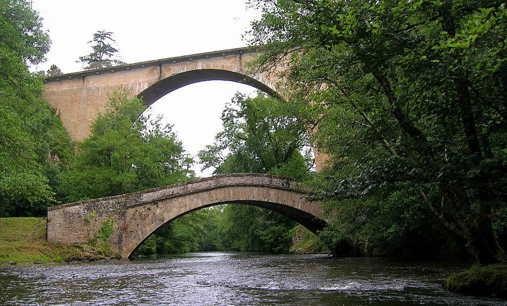 pont de pierre sur la Cure