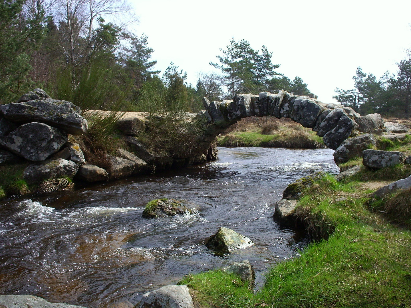 Pont de Senoueix sur le thaurion en Creuse