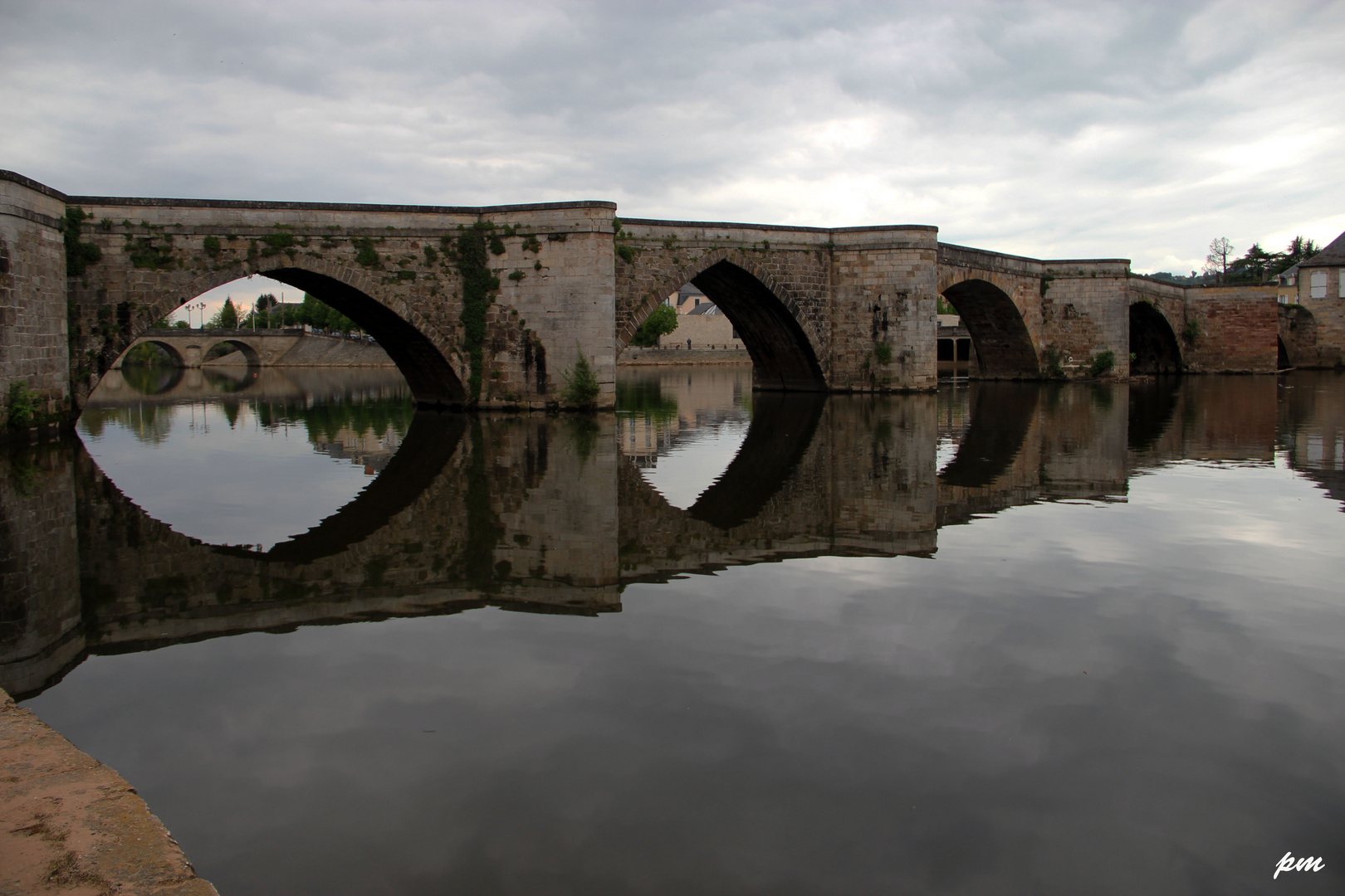 Pont du 12e siècle à Terrasson