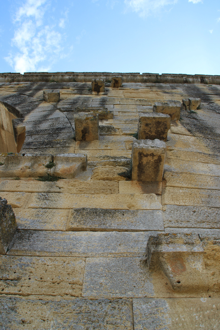 Pont du Gard von unten nach oben