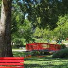 Pont et banc rouges pour ce lundi