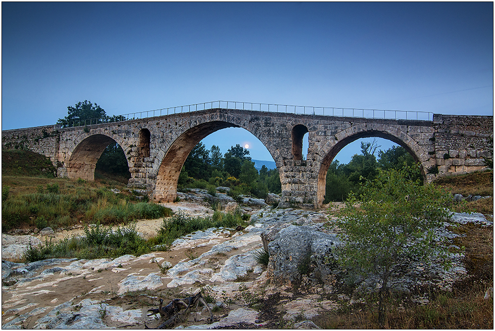 Pont Julien