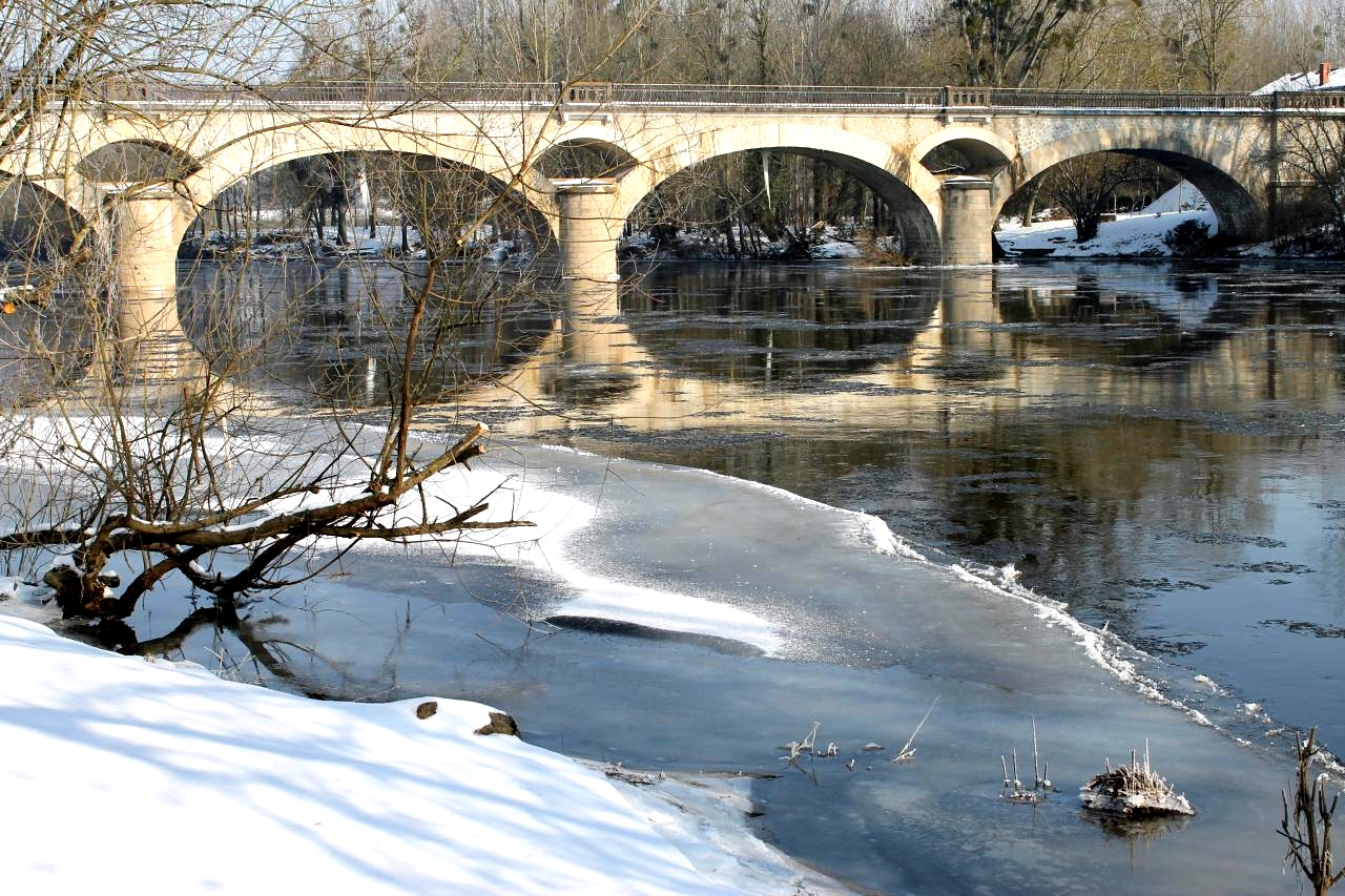 pont lussac les chateaux