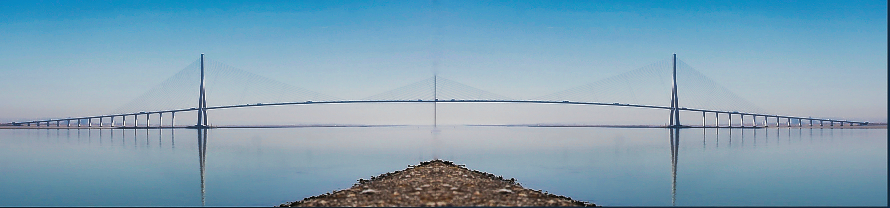 Pont Normandie gespiegelt