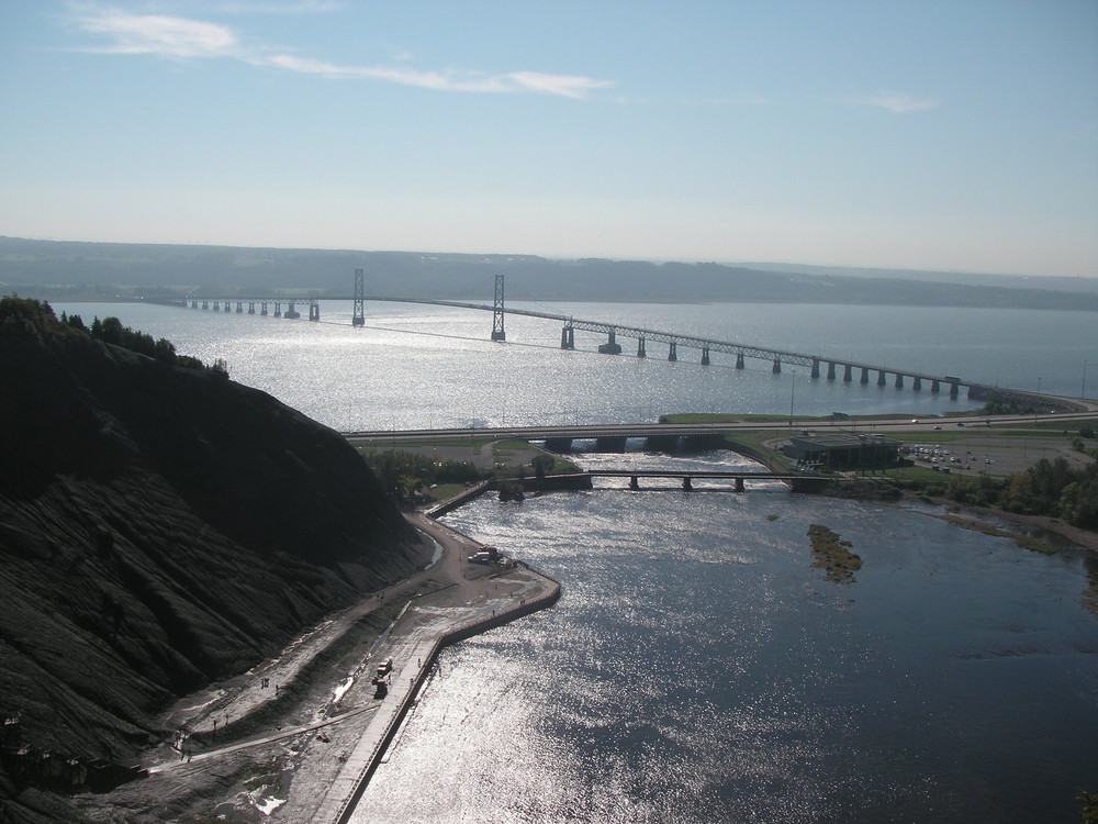 Pont qui mène à l'ile d'Orléans (QUEBEC)