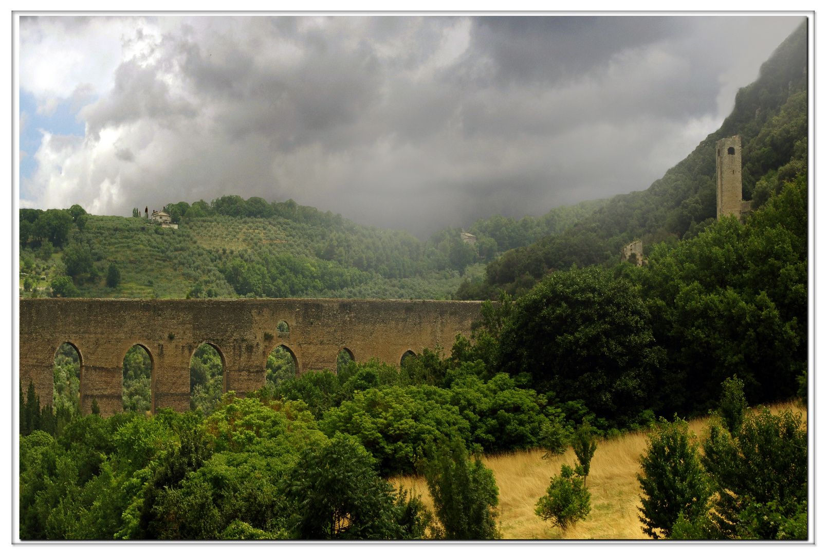 pont roman sur aqueduc romain...