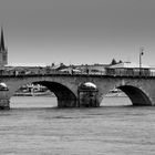 Pont sous la neige