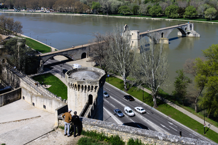 Pont St-Bénézet (Pont d' Avignon)...