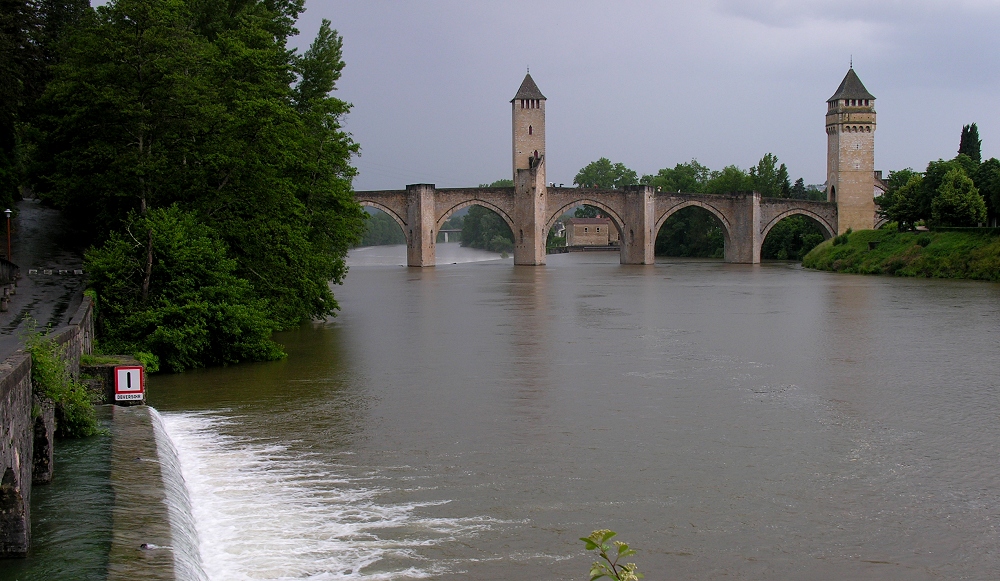 Pont Valentré (Valentré Brücke) in Cahors, Frankreich, Midi-Pyrénées